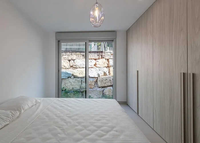 3 Bedroom Sea View Stupa Hills